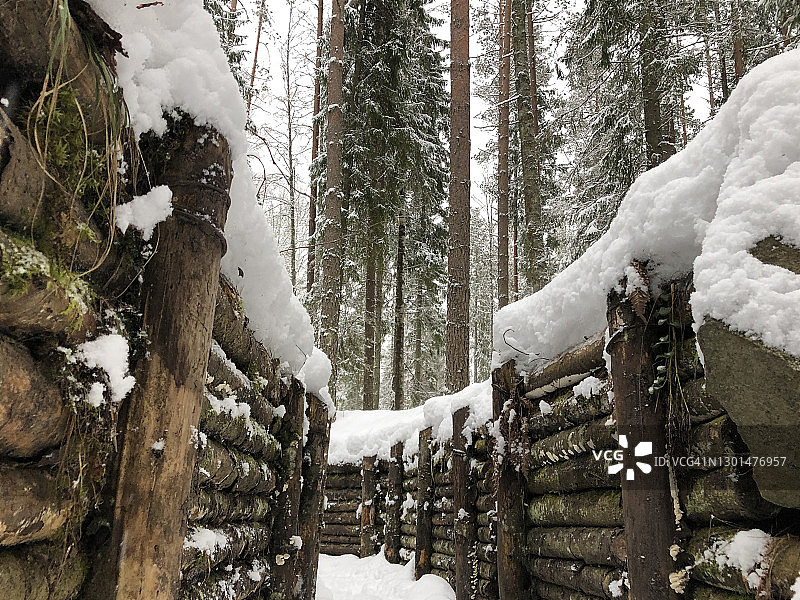 二战时期重建的木制战壕图片素材
