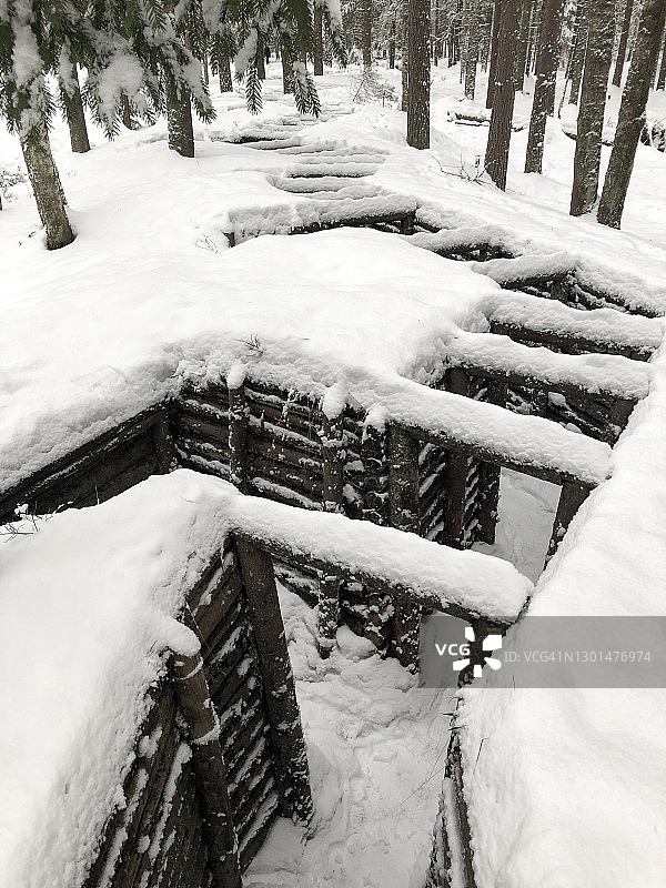 二战时期重建的木制战壕图片素材