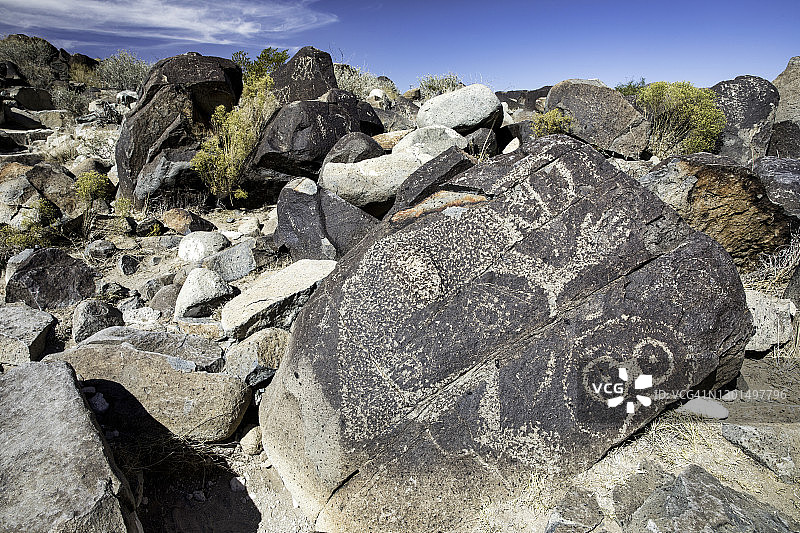 三河岩画遗址的古代岩石艺术图片素材