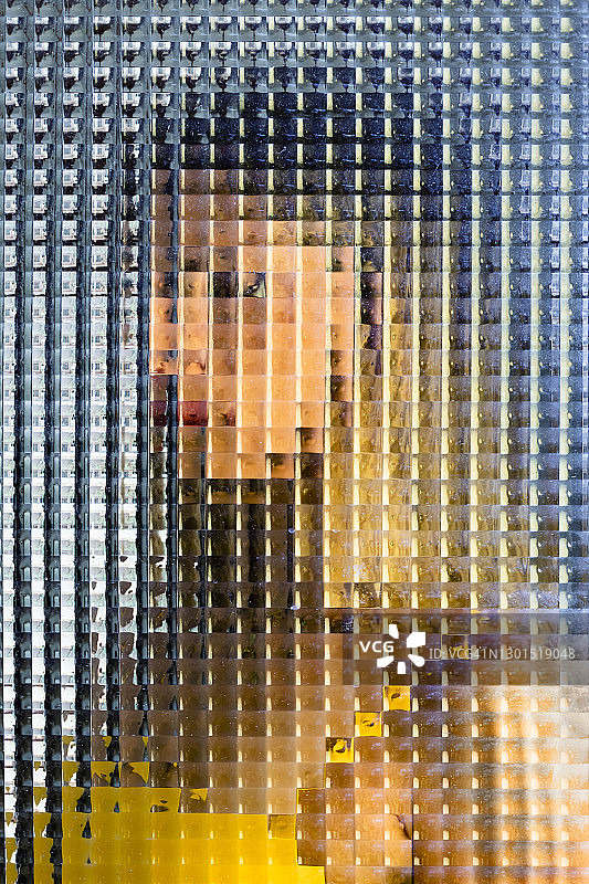 玻璃后面图片素材