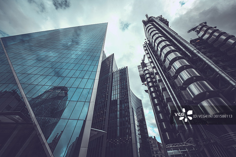 英国伦敦金融区中心的劳合社大厦图片素材