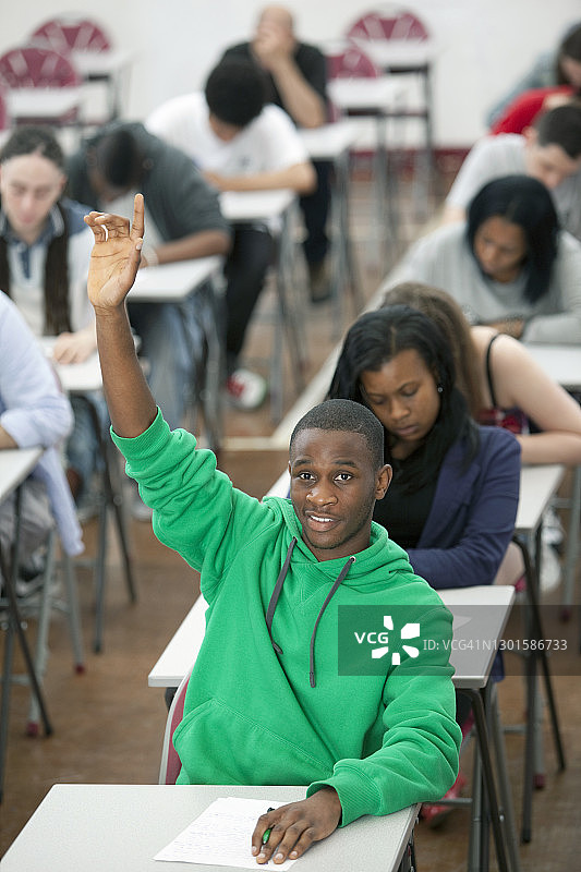 学生们在大学里学习图片素材