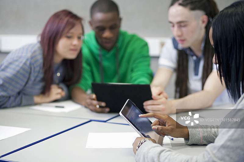 教室里的学生图片素材