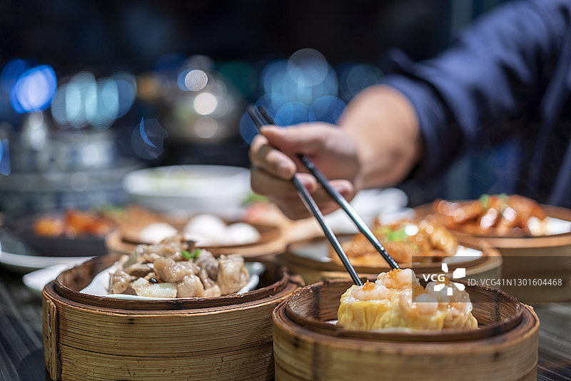 特写变化的点心在一个餐厅图片素材