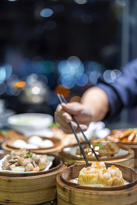 特写变化的点心在一个餐厅图片素材
