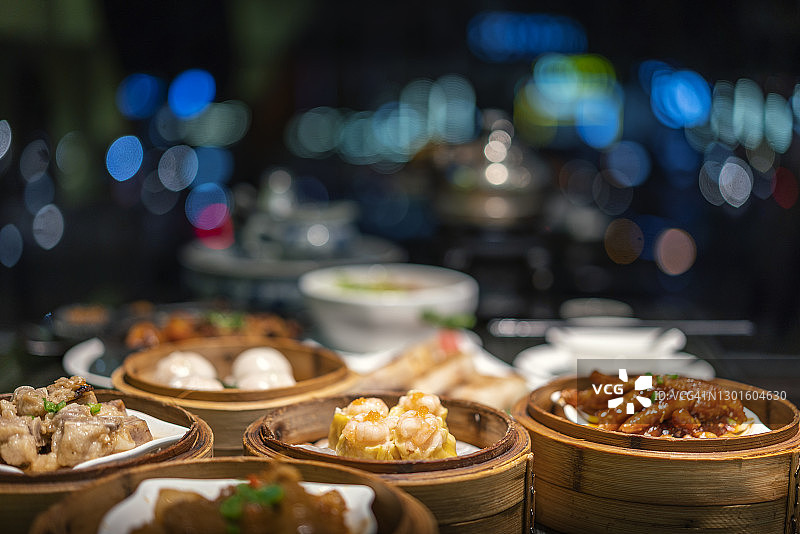 特写变化的点心在一个餐厅图片素材