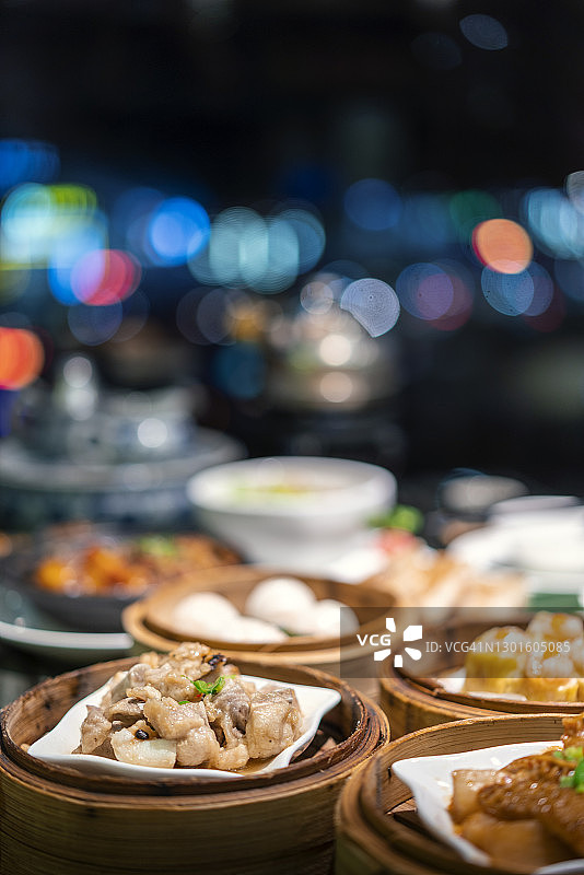 特写变化的点心在一个餐厅图片素材