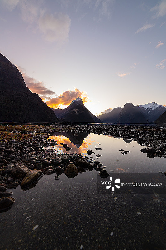 米尔福德峡湾的米特峰图片素材