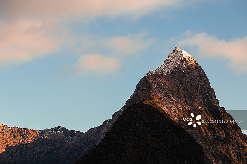 米尔福德峡湾的米特峰图片素材
