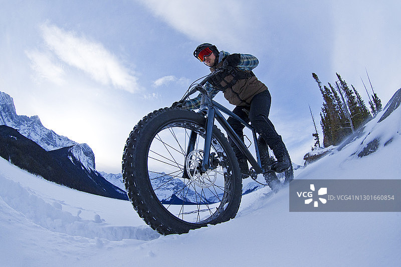 胖自行车探险图片素材