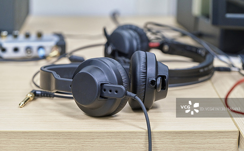 广播室的耳机图片素材