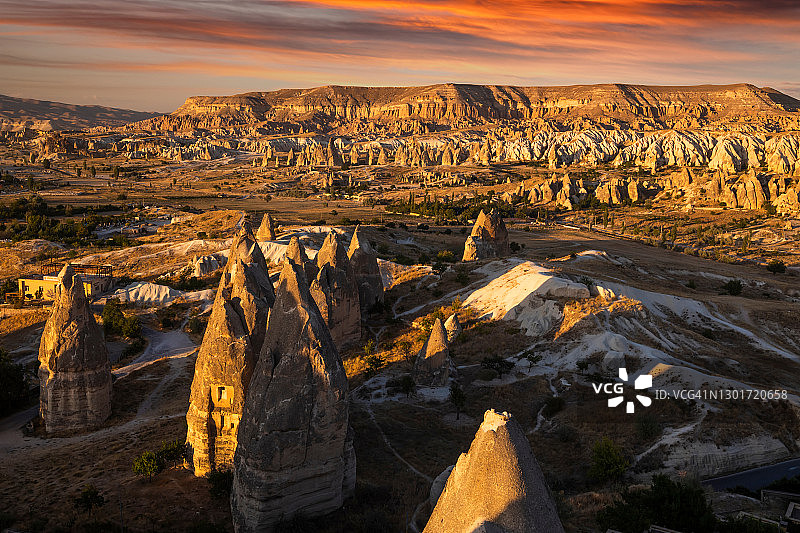 土耳其格雷梅岩石上的日落图片素材