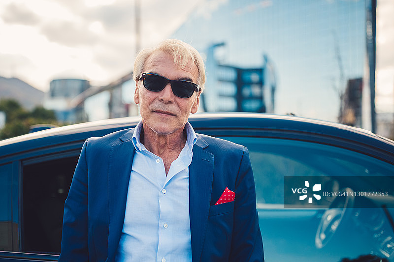 老年男商人肖像图片素材