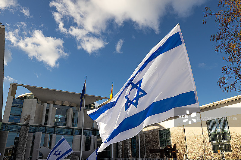 德国总理府前的以色列国旗（柏林，德国）图片素材