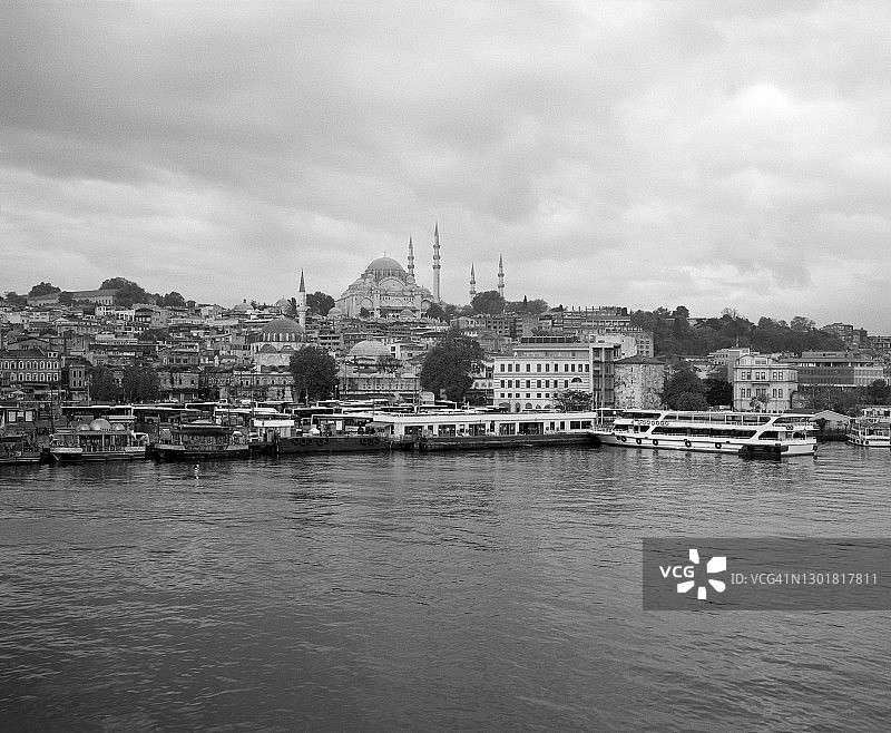 苏莱曼尼耶清真寺和金角湾图片素材