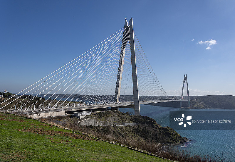 土耳其伊斯坦布尔萨里耶尔区的亚武兹苏丹塞利姆大桥图片素材