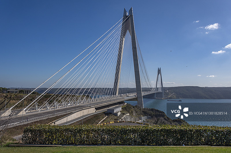 土耳其伊斯坦布尔萨里耶尔区的亚武兹苏丹塞利姆大桥图片素材