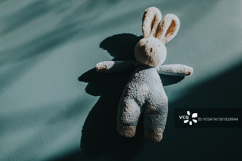 小型玩具兔子图片素材