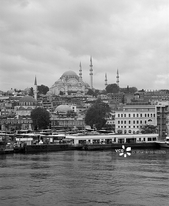 苏莱曼尼耶清真寺和金角湾图片素材