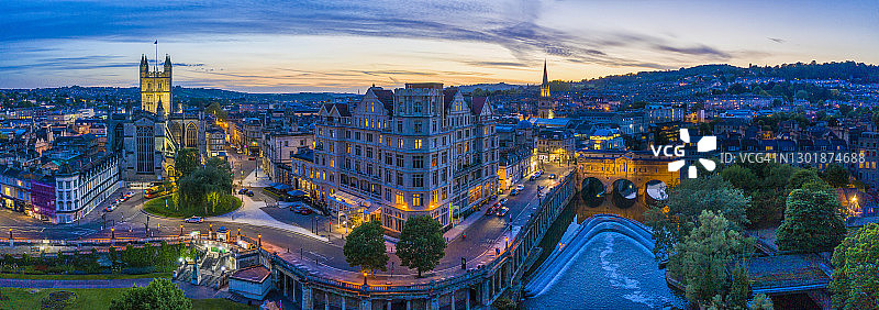 无人机航拍英国萨默塞特郡巴斯图片素材