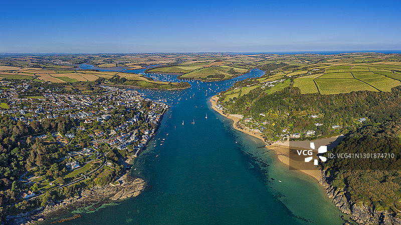 英国德文郡金斯布里奇河口索尔科姆的航拍景色图片素材
