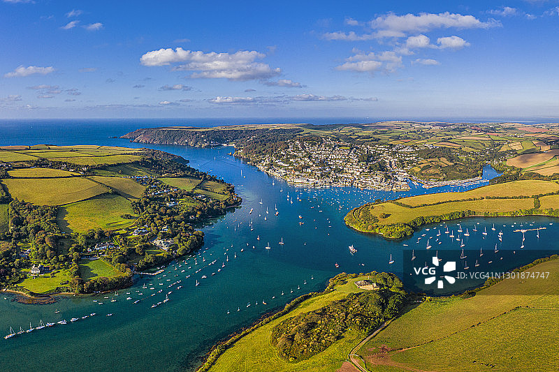 英国德文郡金斯布里奇河口索尔科姆的航拍景色图片素材