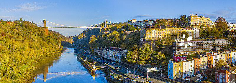 英国布里斯托尔克利夫顿悬索桥和埃文峡谷图片素材