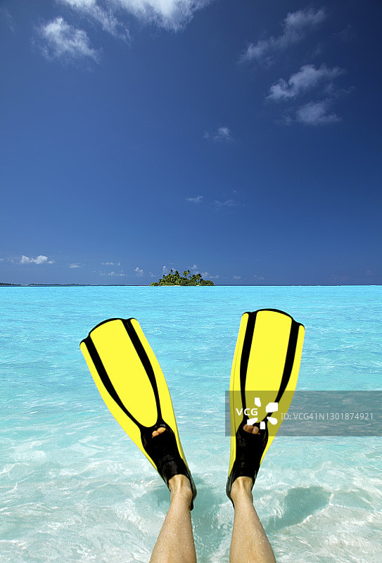 热带岛屿、马尔代夫印度洋的潜水者图片素材