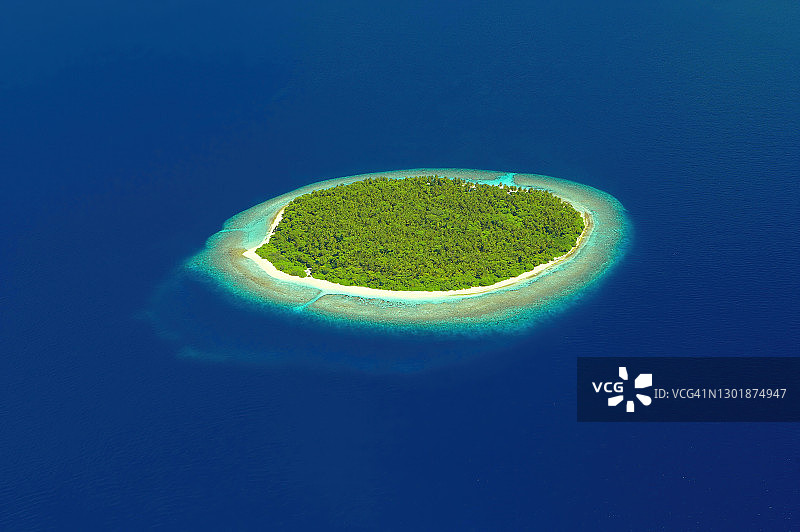 马尔代夫荒岛航拍图片素材
