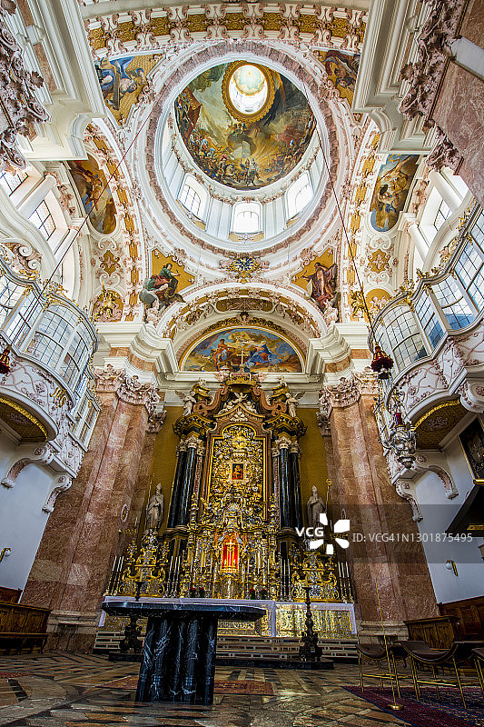 奥地利因斯布鲁克老城区圣雅各主教座堂天花板图片素材