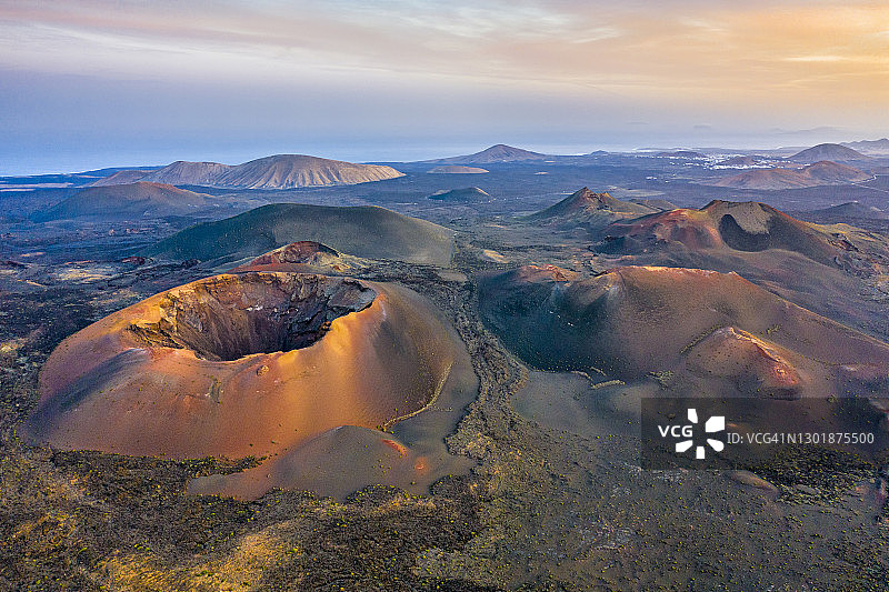 西班牙加那利群岛兰萨罗特岛蒂曼法亚国家公园火山图片素材