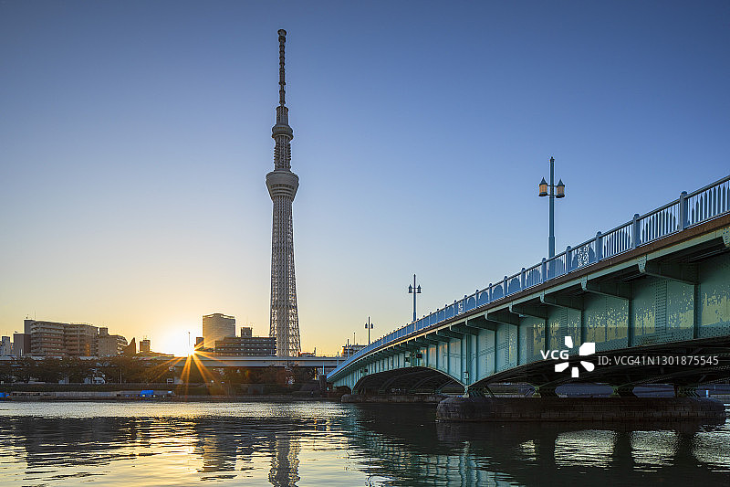 东京本州隅田川黎明时分的晴空塔，日本，亚洲图片素材