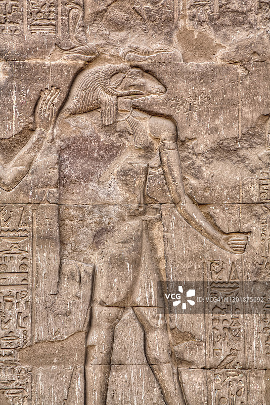 克努姆神，浅浮雕，列柱大厅，克努姆神庙，埃及伊斯纳图片素材