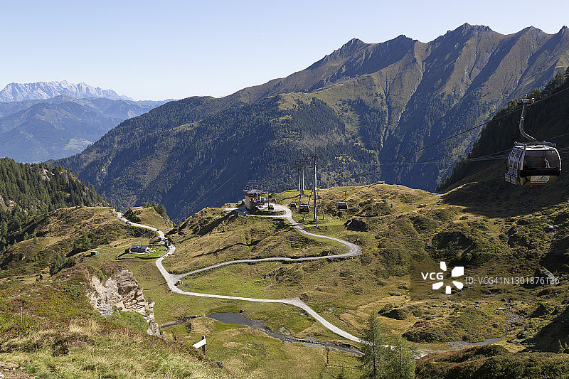 奥地利基茨施泰因霍恩山全景缆车中站景观，欧洲图片素材
