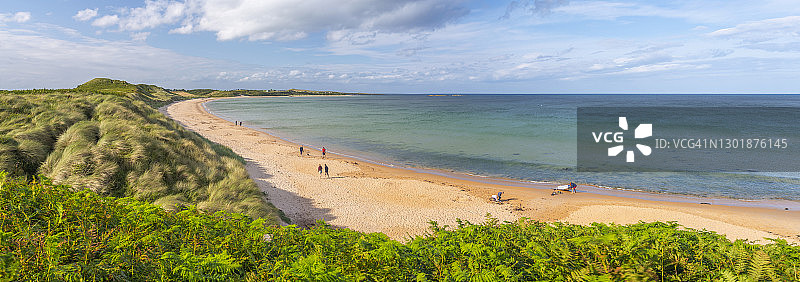 英国诺森伯兰郡恩布尔顿湾海滩图片素材