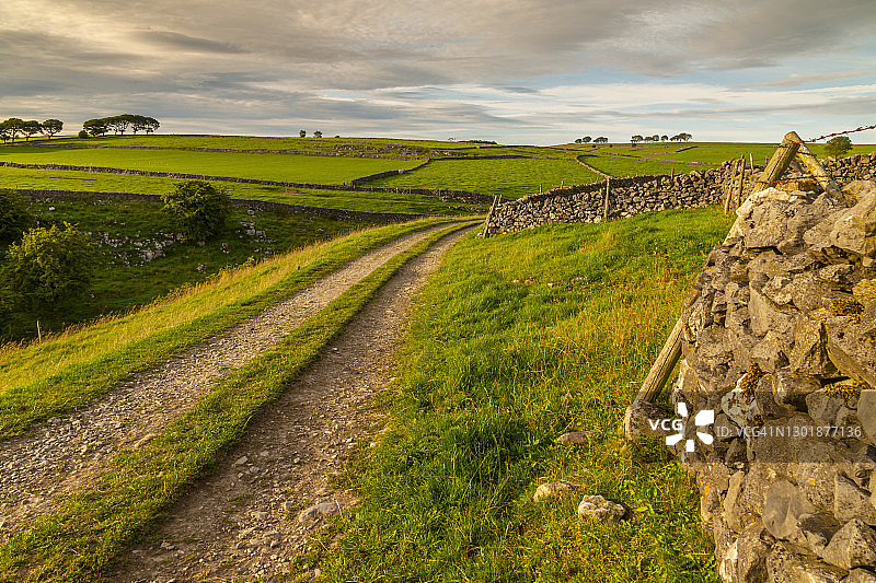 英国峰区国家公园轨道与风景图片素材