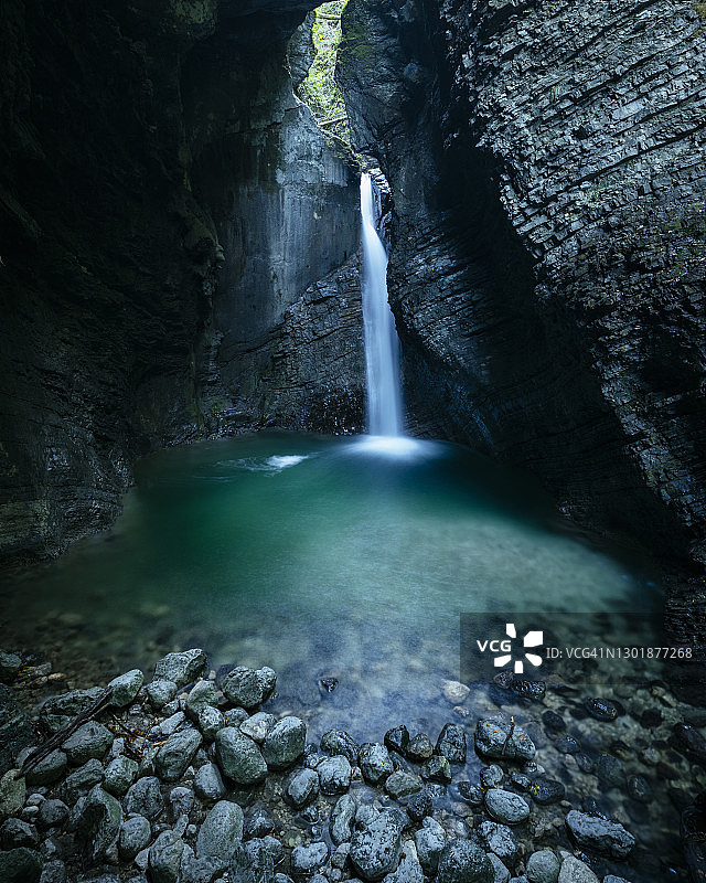 科巴里德瀑布，位于斯洛文尼亚戈里齐亚，特里格拉夫国家公园图片素材