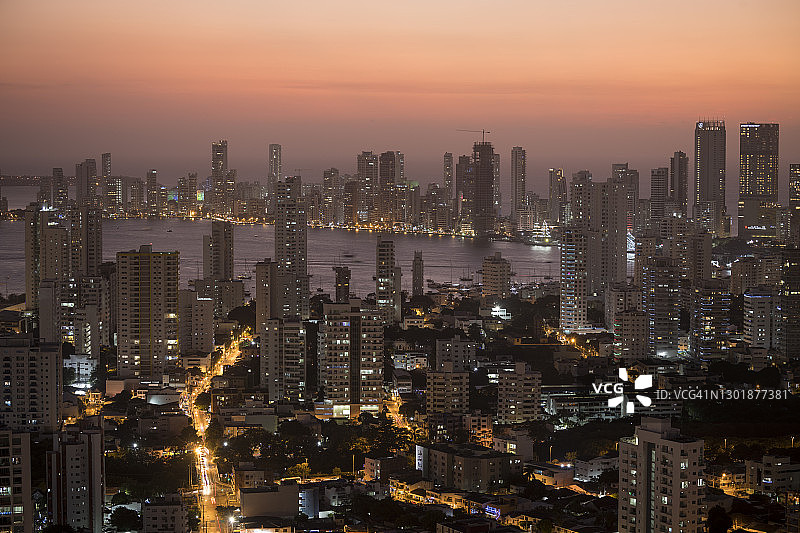 日落时分哥伦比亚玻利瓦尔省卡塔赫纳的圣克鲁斯德拉波帕修道院景观图片素材