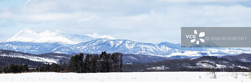 日本北海道的壮丽山景图片素材