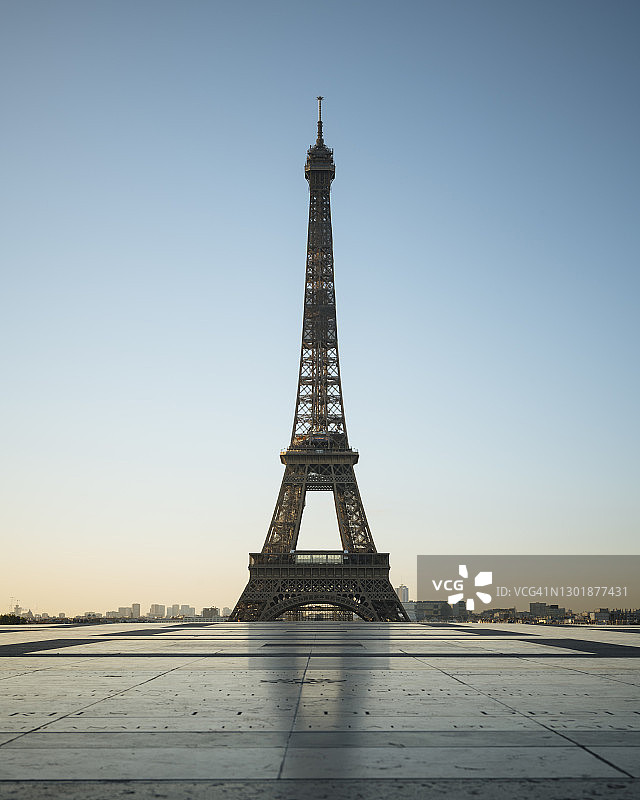 巴黎夏乐宫与埃菲尔铁塔图片素材