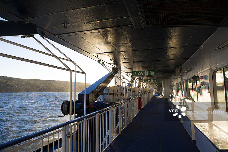 从丹麦-挪威渡轮甲板上看到的挪威风光图片素材