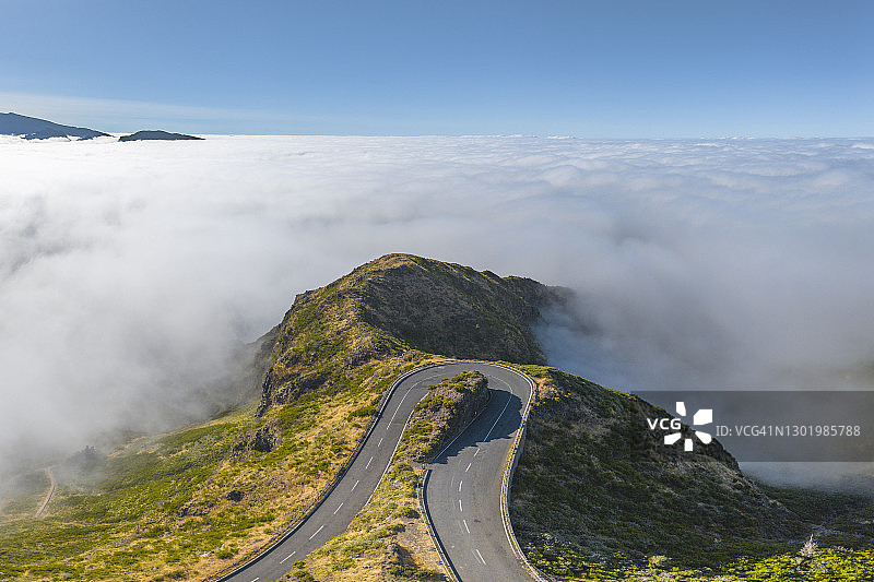 云端山路图片素材