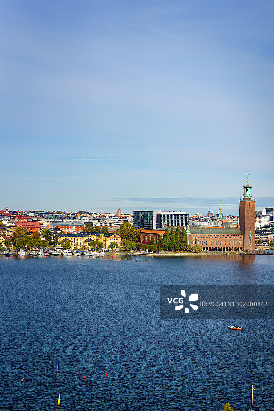 瑞典斯德哥尔摩壮观的海滨和天际线图片素材