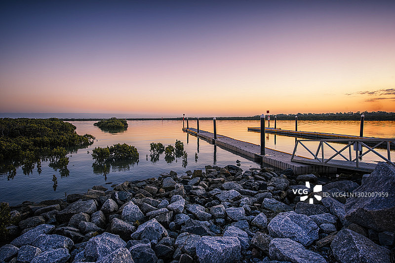 黄昏时的图拉丁海滨图片素材