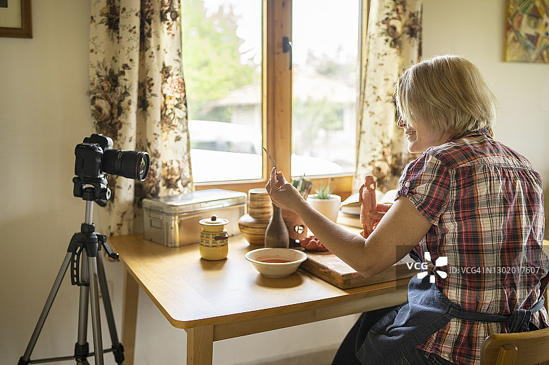 中年女视频博主图片素材