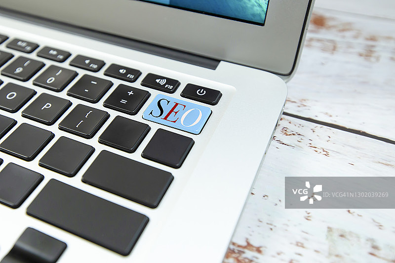 计算机键盘按键上的SEO或搜索引擎优化图片素材