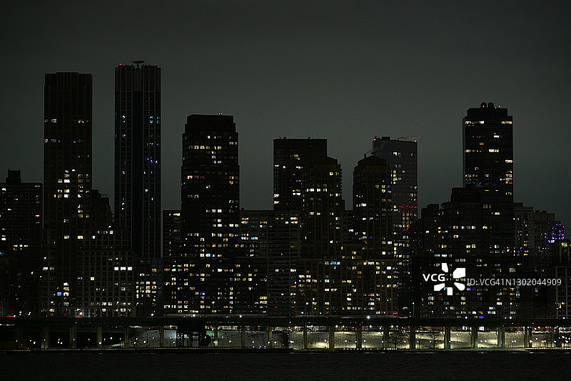 夜景都市天际线图片素材