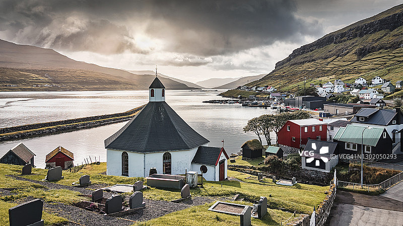 法罗群岛斯特莱姆岛哈尔扎斯维克教堂全景图片素材