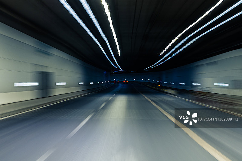 空旷隧道长曝光摄影图片素材