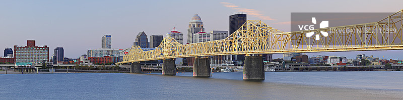 克拉克纪念桥 + 路易斯维尔天际线 - 肯塔基州图片素材